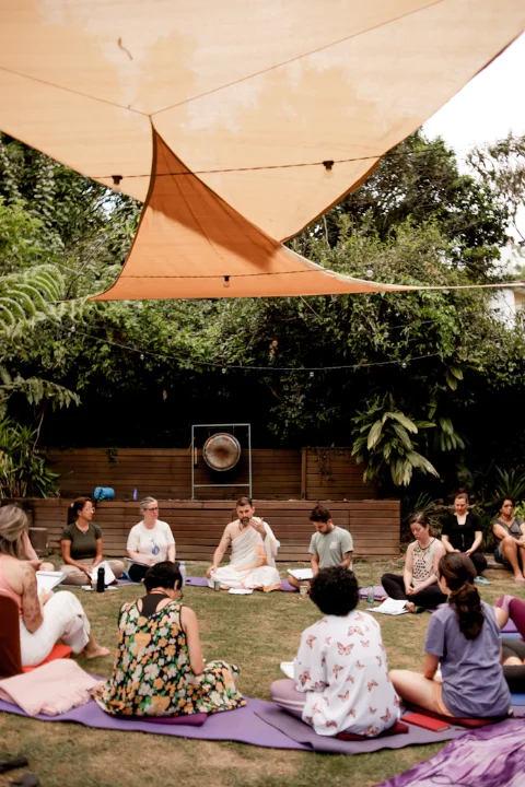 Prática somática e breathwork em círculo